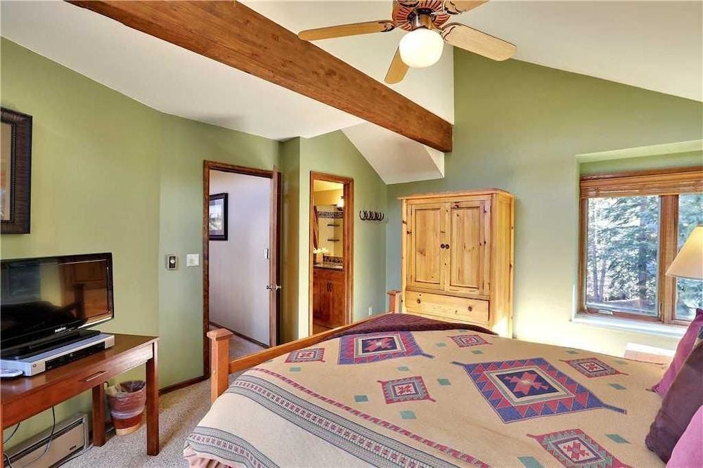 Hideaway Cabin House