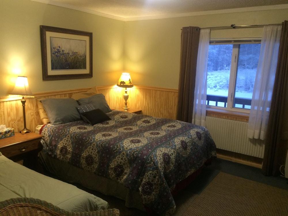 Alaska Grizzly Lodge