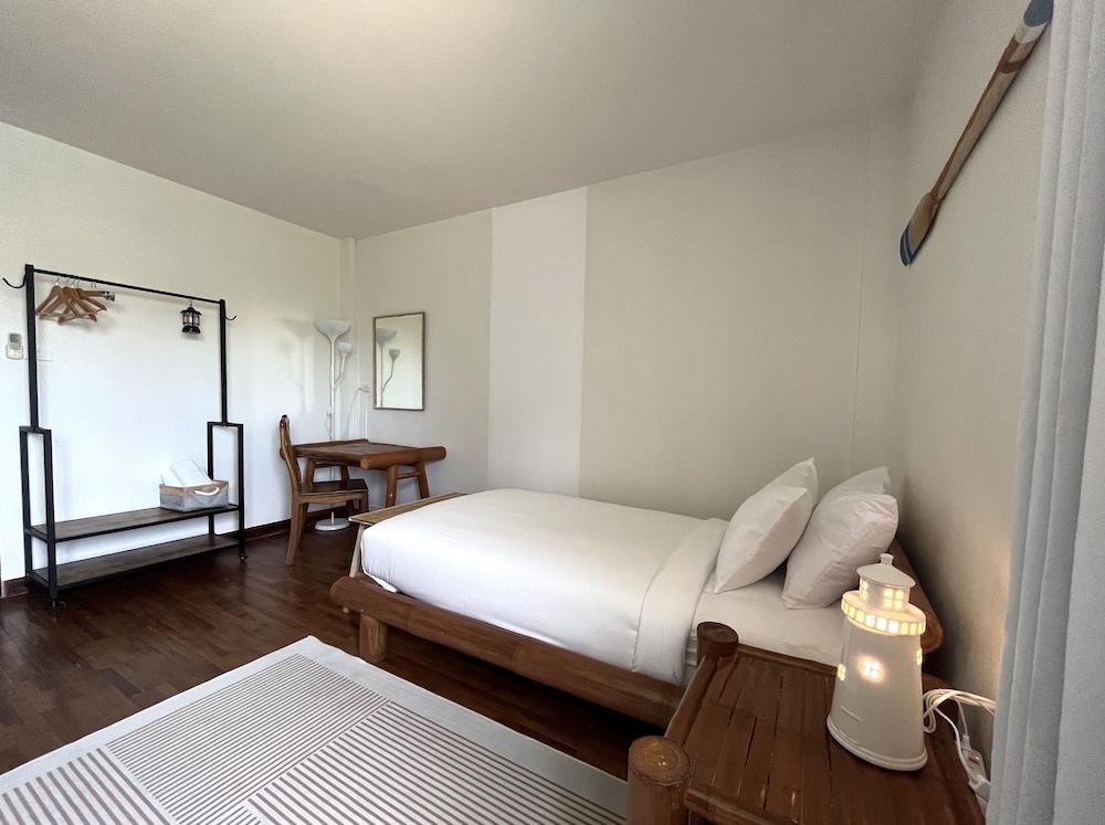 Nautical Home & Seashell House B&B