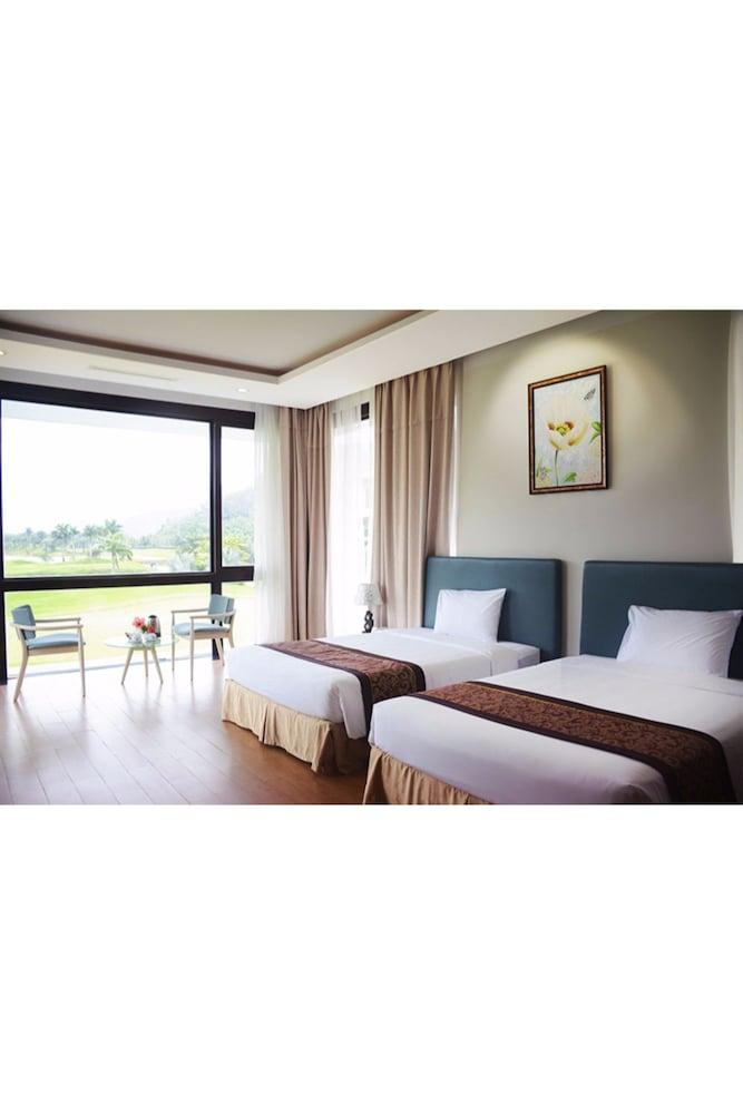 Diamond Bay Golf & Villas