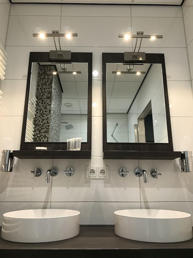 Rivers Hotel & Restaurant