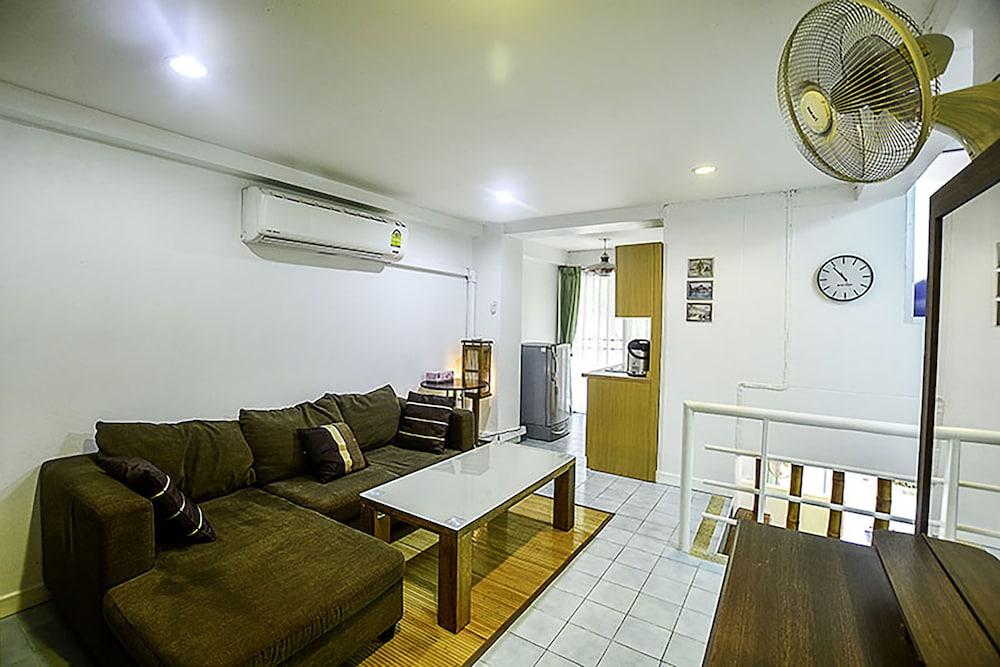 Hin Num Sai Suay Residence By Puppap