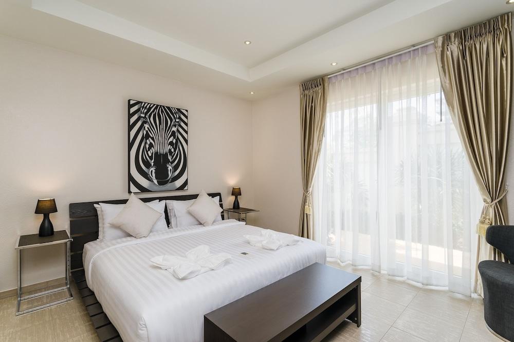 Luxury Pool Villa SRV