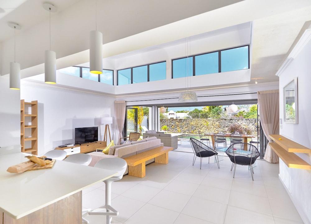 Corail Bleu Private Pool & Garden Villas with LOV