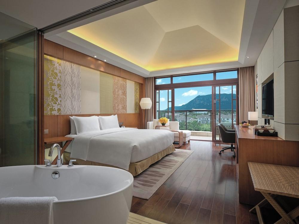 HUALUXE Kunming by IHG