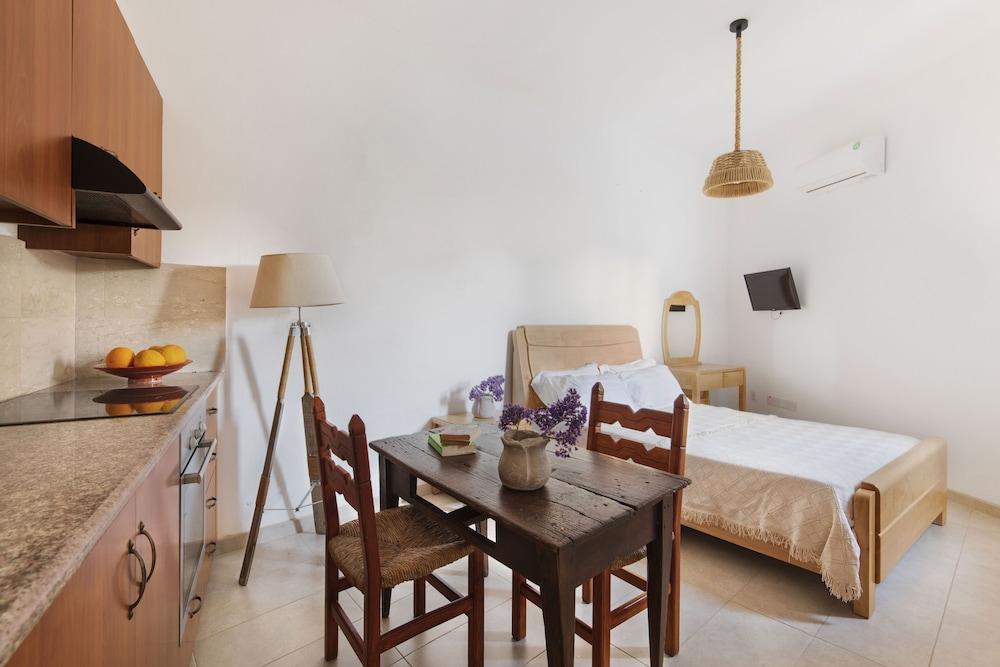 Meleni Cottage Houses