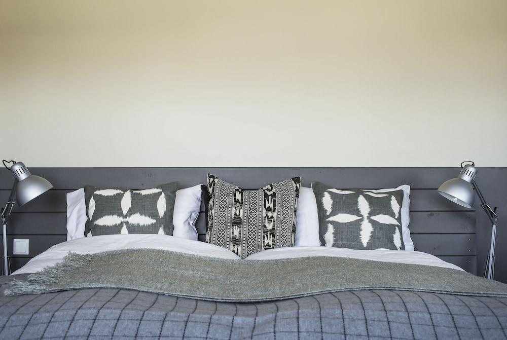 The Swan House by Heimaleiga