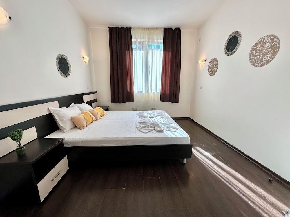 Menada Imperial Heights