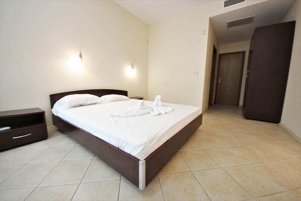 Menada Midia Apartments