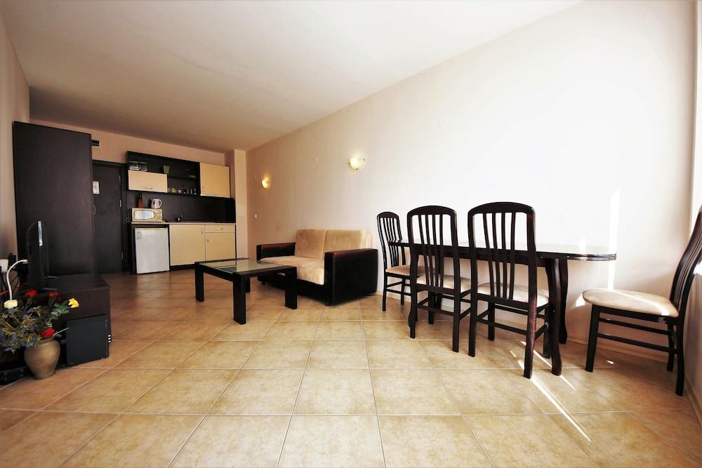 Menada Sunset Beach 4 Apartments