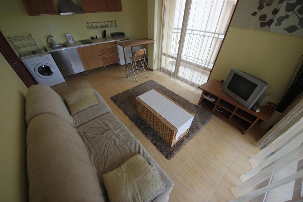 Menada Amadeusz 1 Apartments