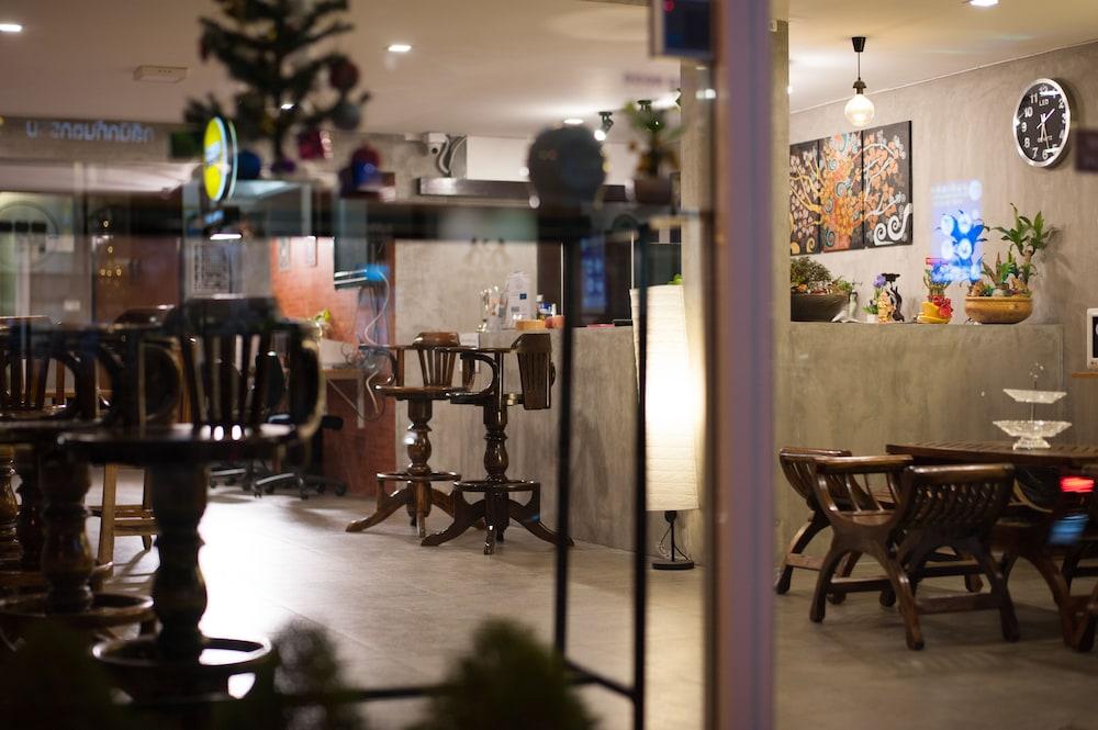 Hoppers Place Donmuang Room