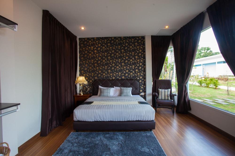 Bluemoon Riverside Resort