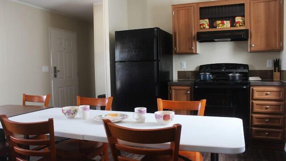 Shale Lodge Pleasanton