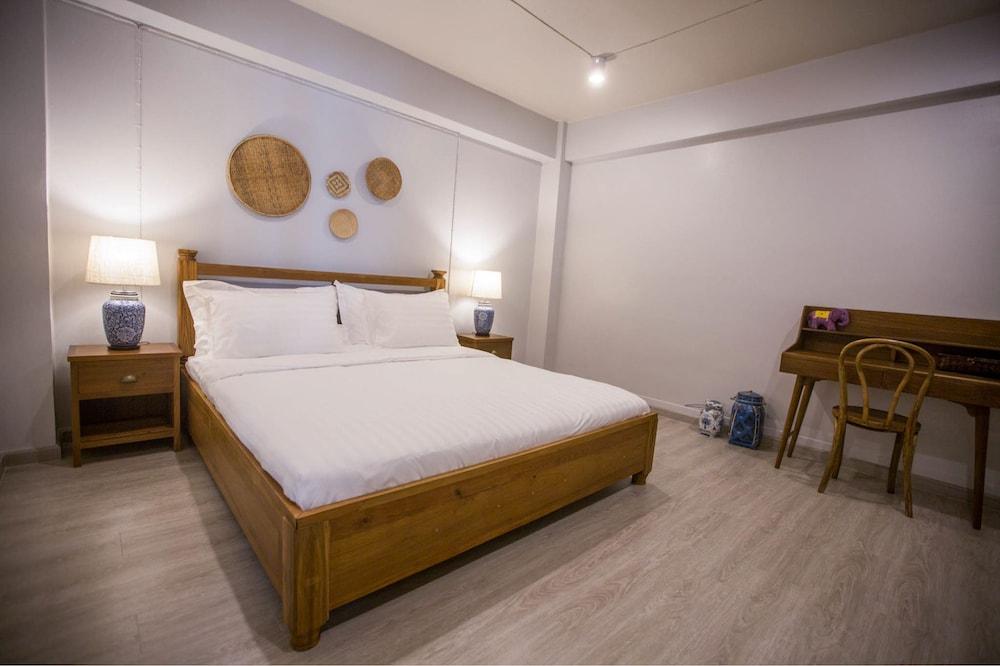 Vera Nidhra - Self check-in after 6pm