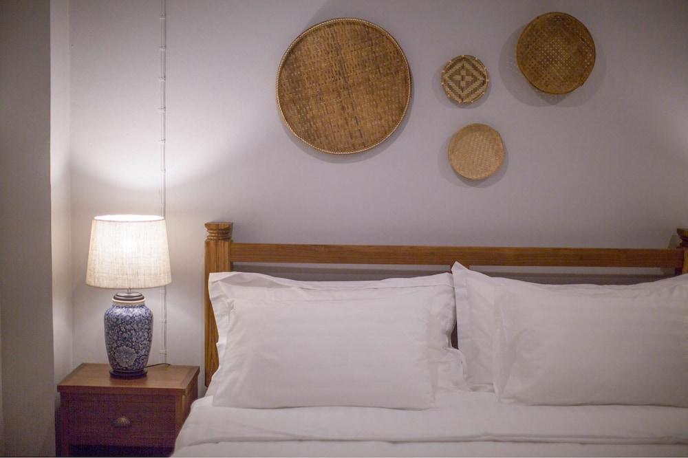 Vera Nidhra - Self check-in after 6pm