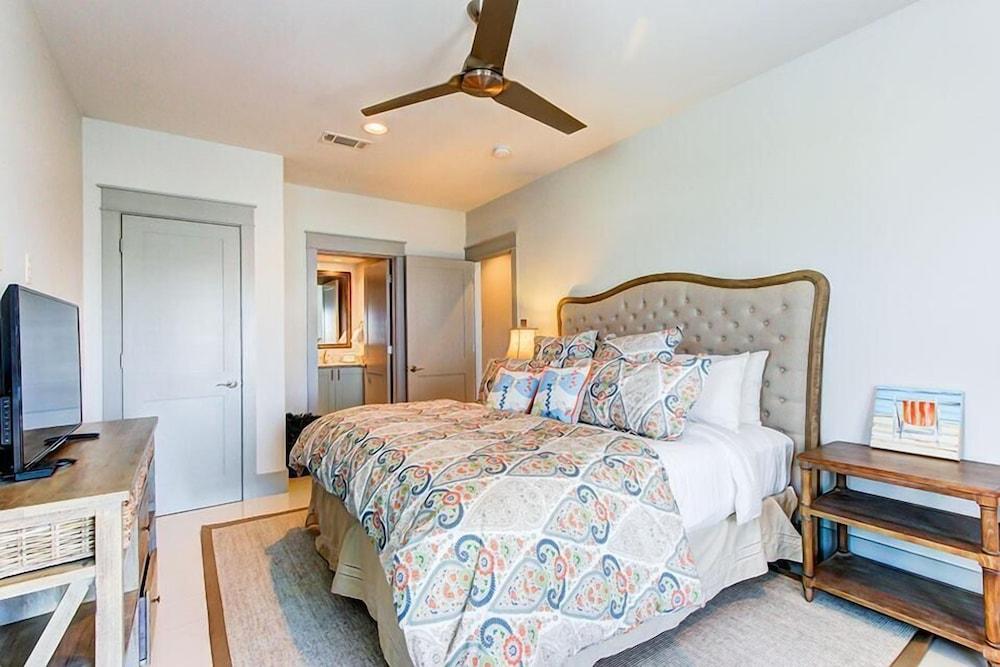 DaShells30A 6 Bedroom Holiday Home by Five Star Properties