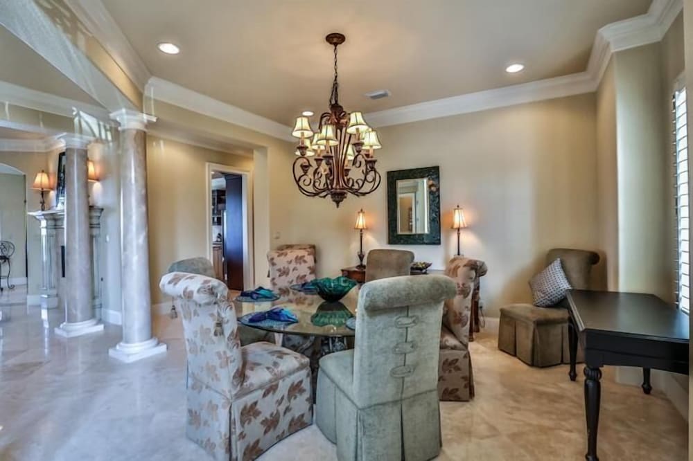 Endless Sunset 4 Bedroom Holiday Home by Five Star Properties