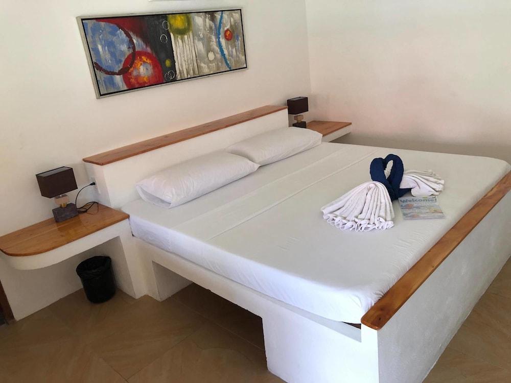 Parrot Resort Moalboal