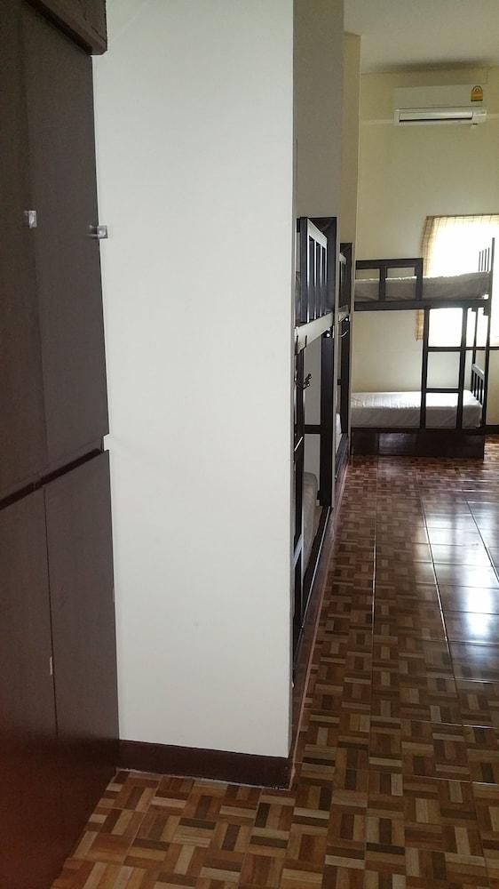 Relax Time Silom - Hostel