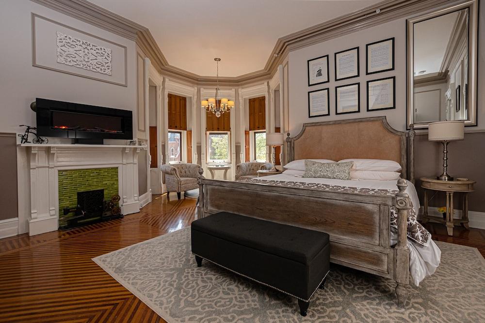 Reynolds Mansion B&B