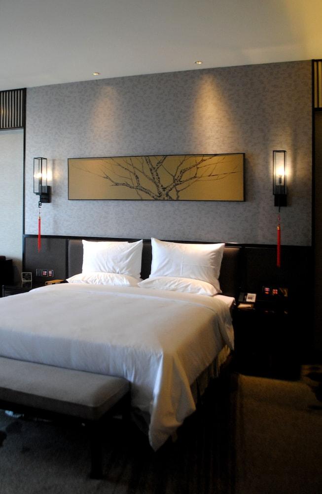 Huaqing Aegean Inter Hot Spring Resort