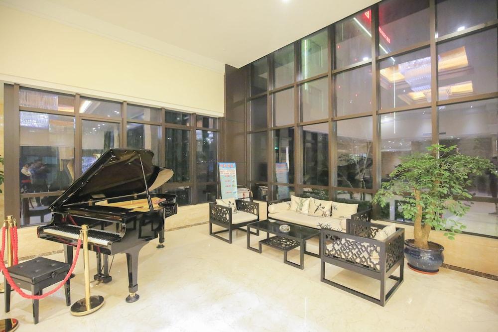 New Knight Royal Hotel