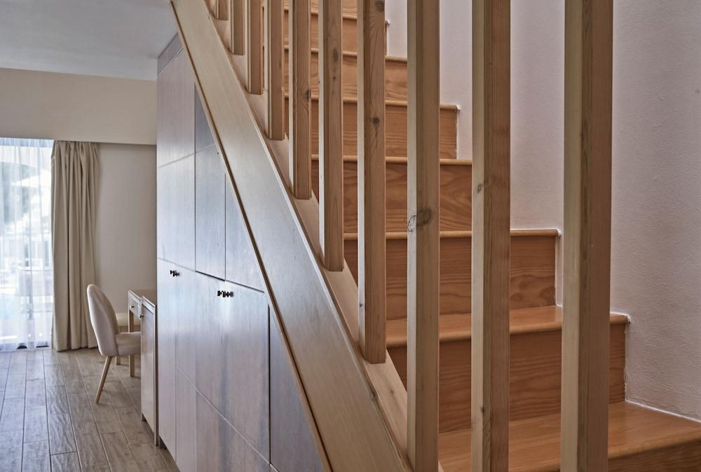 “Kiotari Miraluna Beach Resort”