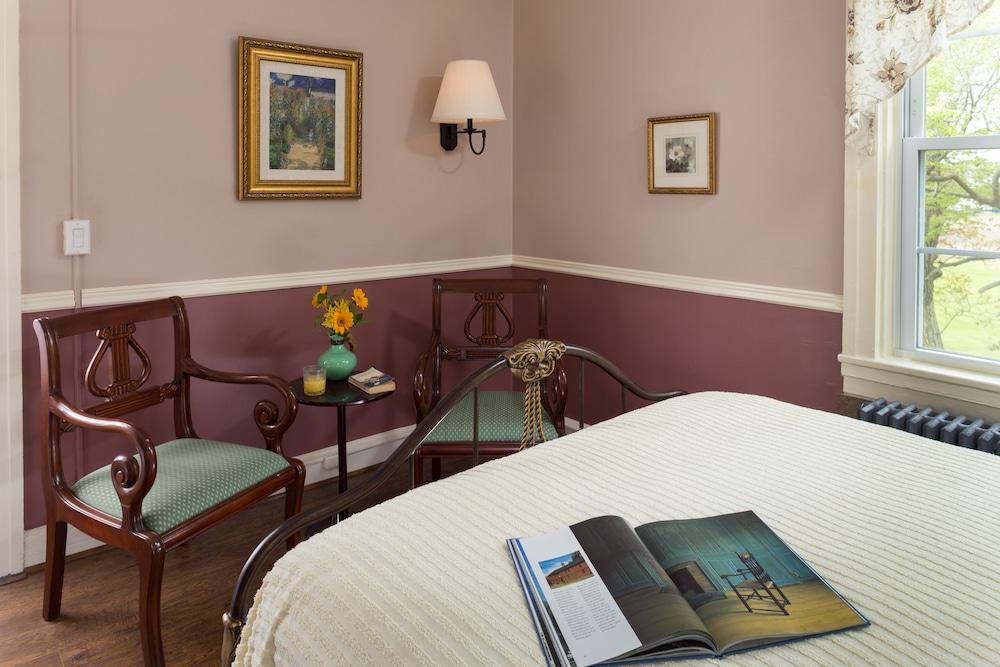 Yale Manor B&B and Yurt Glamping