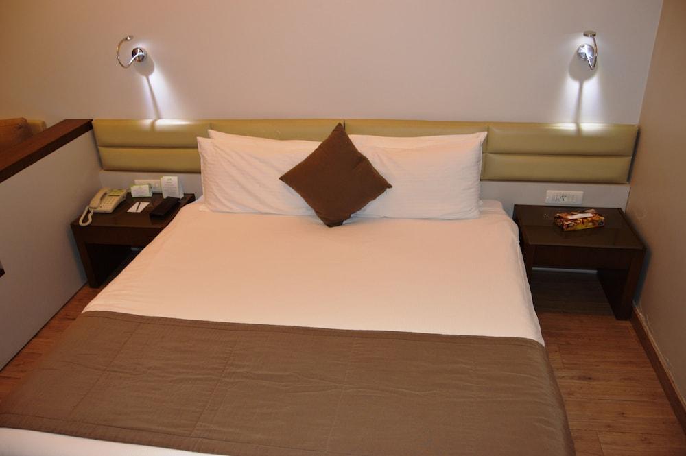 Country Lodge Hotel & Resort