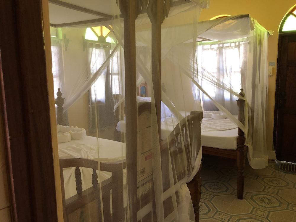 Blue Earth Beach Bungalows