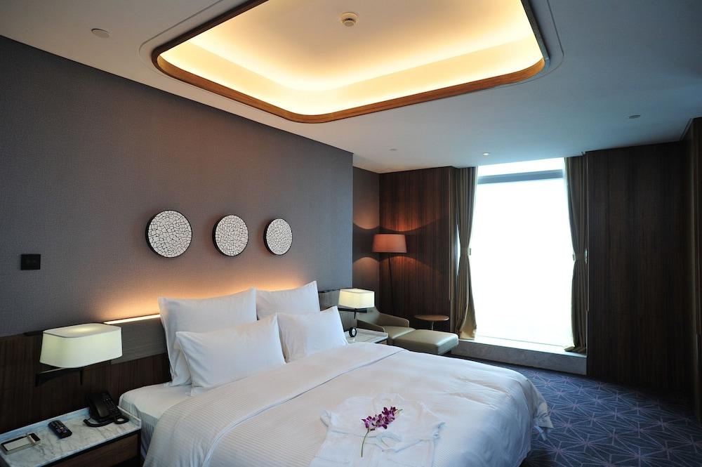 The Lotus Hotel Chongqing