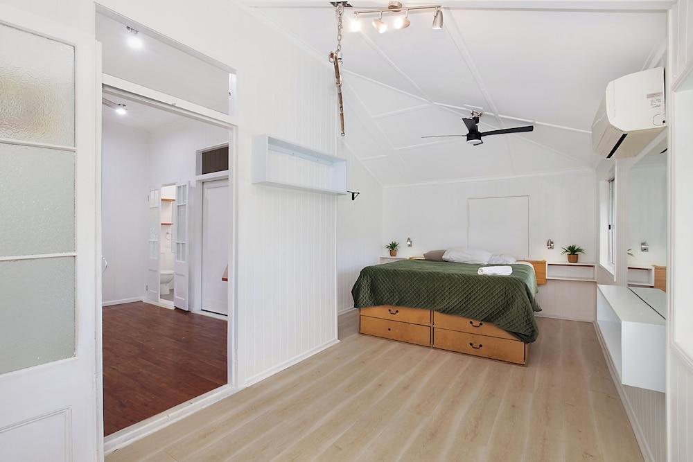 Gladstone Backpackers