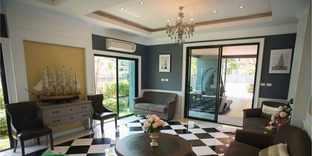 Coco Beach Resort Bangsaen