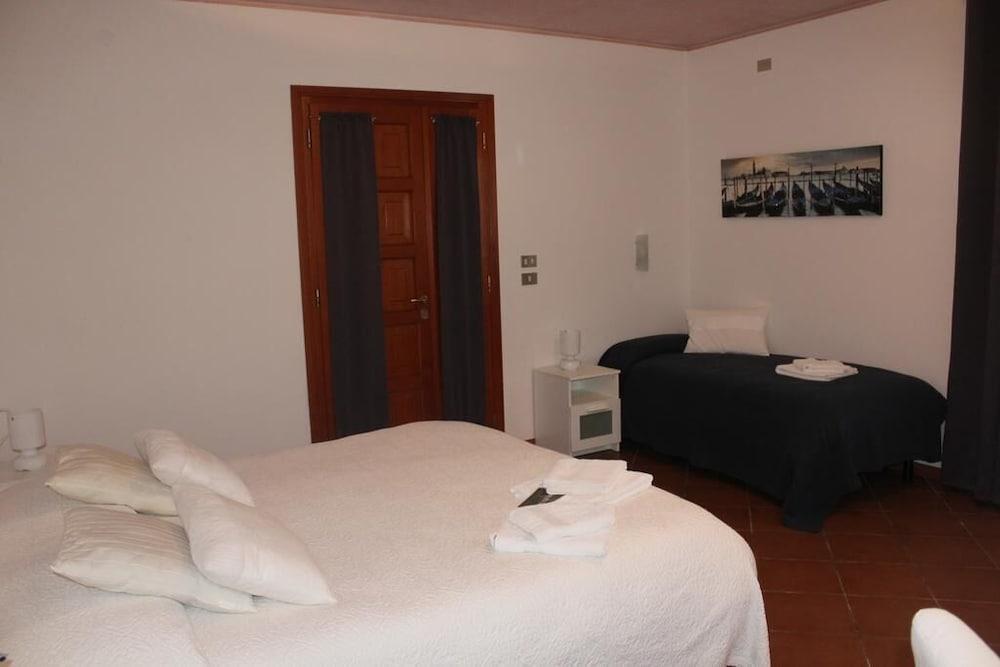 Airport Venice Diego 2