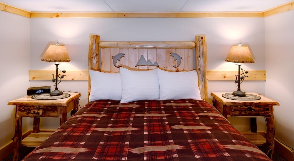 Cobble Mountain Lodge