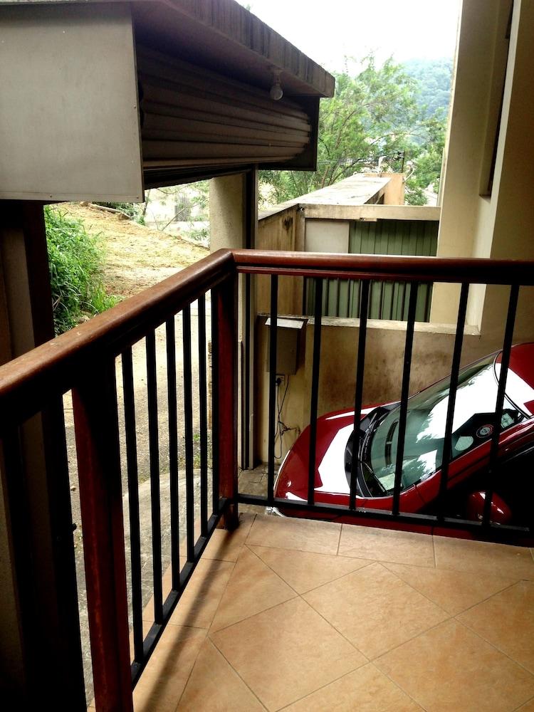 Lake Reach Residence