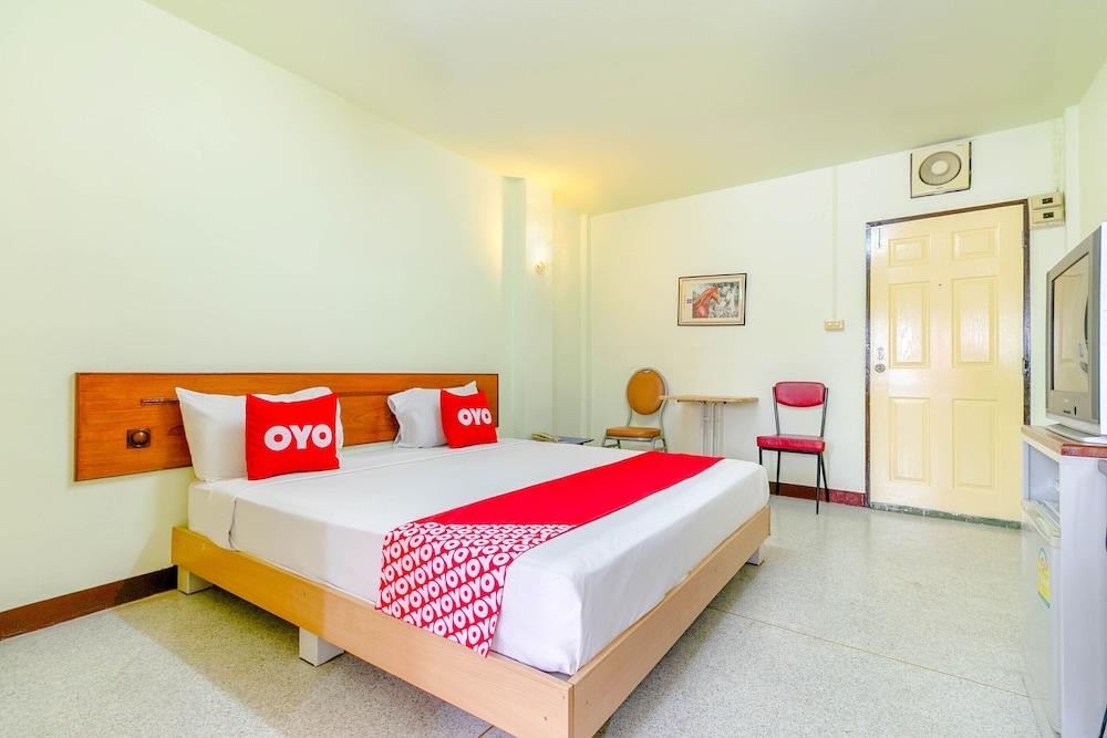 OYO 1161 Sathorn Mansion