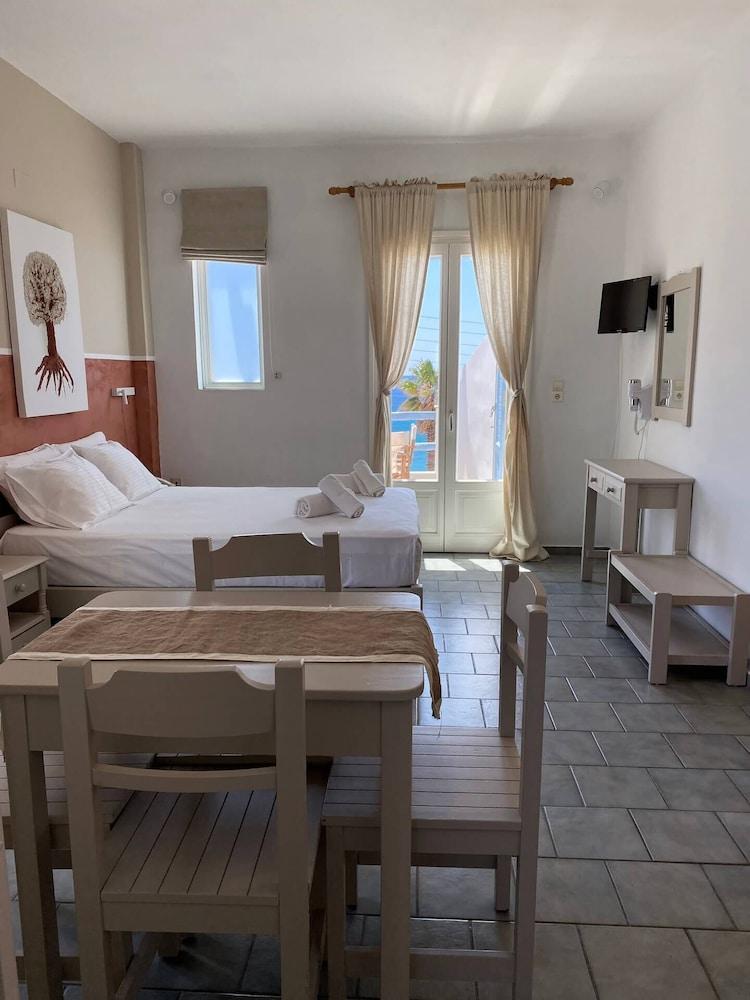 Agnadi Syros Beachfront Studios & Rooms