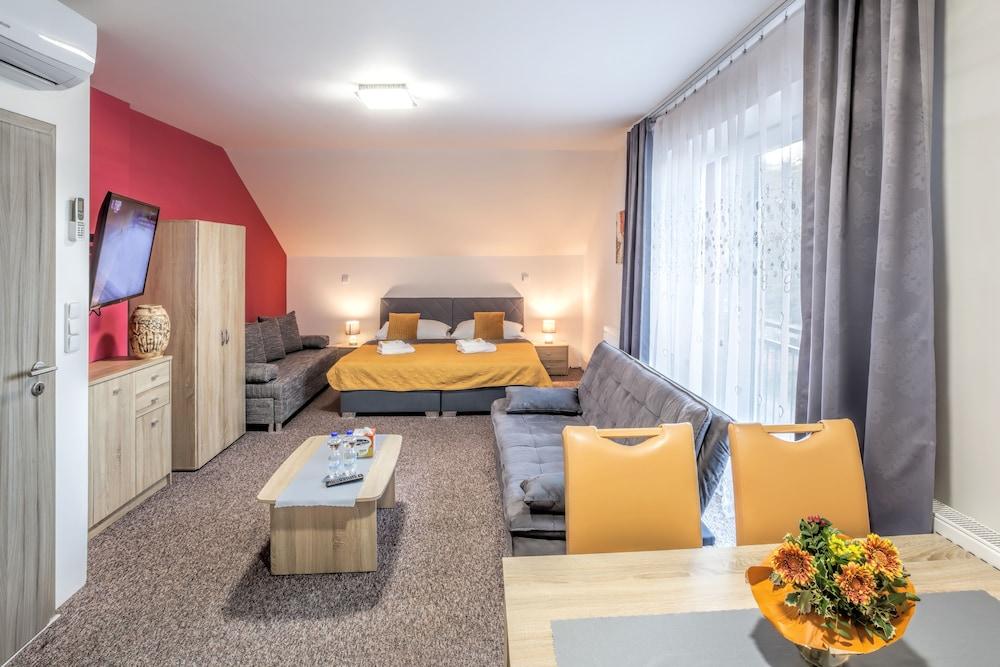 Elendris - Ubytování u kostela