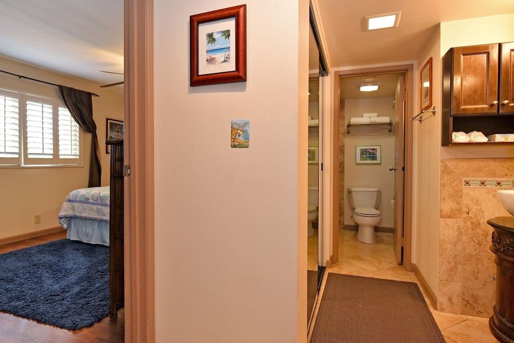 Valley Isle 302 by RedAwning