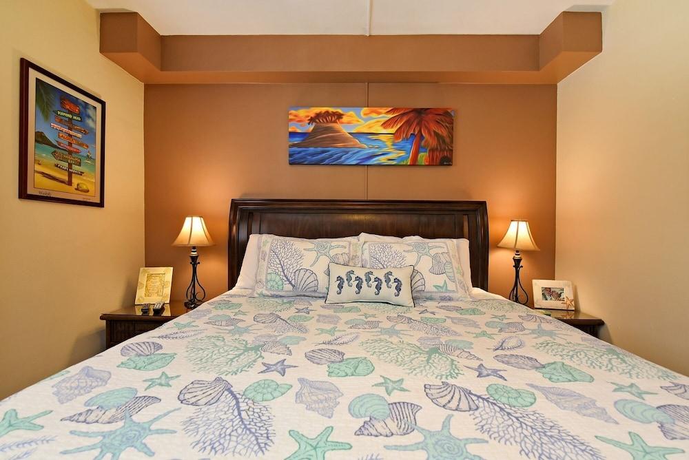 Valley Isle 302 by RedAwning