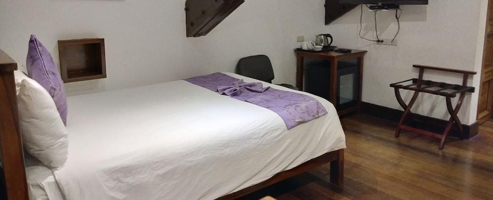 Log Cabin Hotel-Baguio