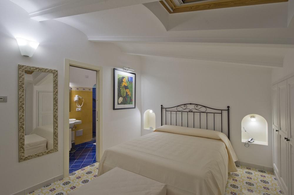 Albadamare Boutique Hotel