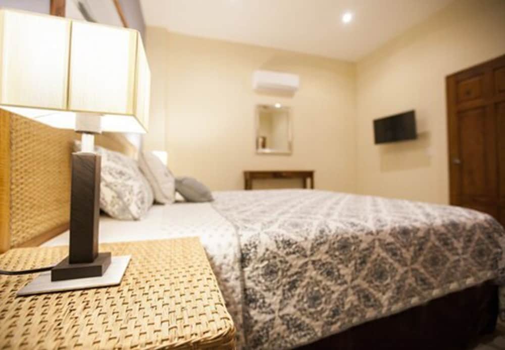 Plaza Marbella Granada Condiminiums