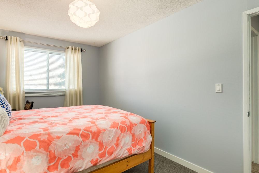 Superb 3BR mins to DT SAIT