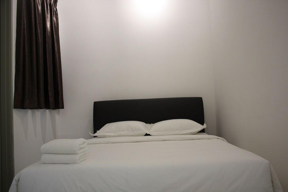 Cameron Strawberry Residence