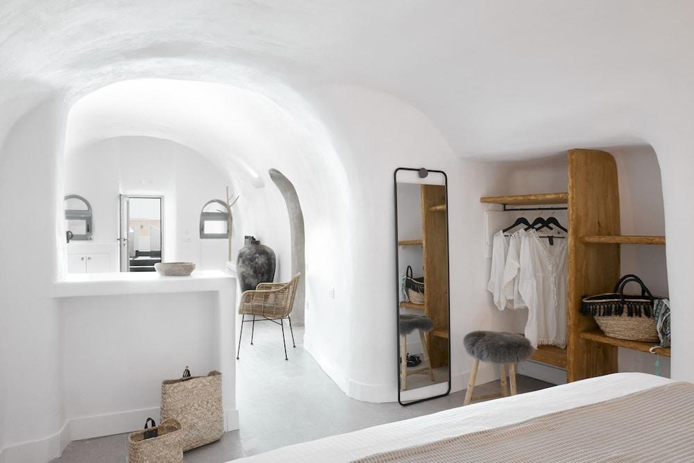 Virginia's Cave Villas