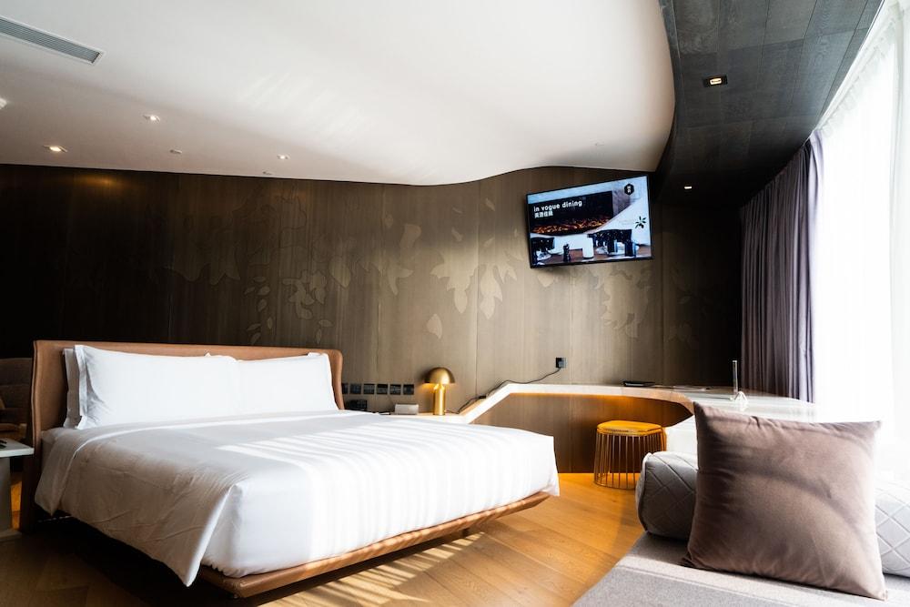 YOHO Hollywood Roosevelt Hotel