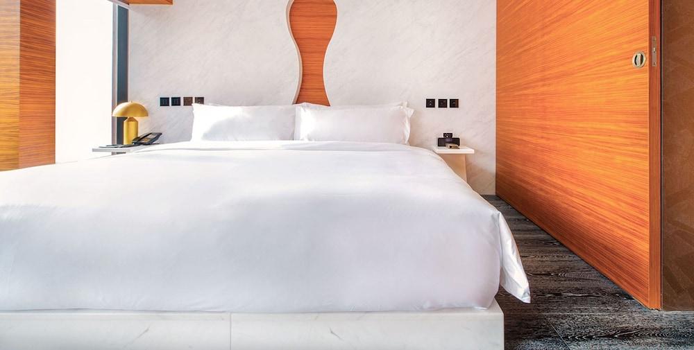 YOHO Hollywood Roosevelt Hotel